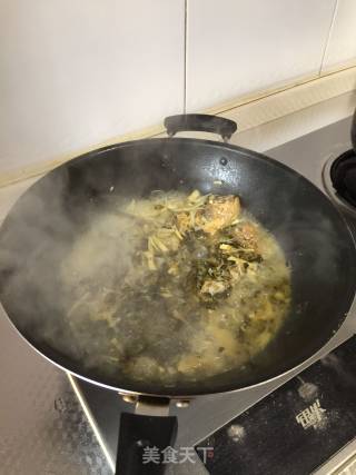Yellow Croaker in Soup with Pickled Vegetables recipe
