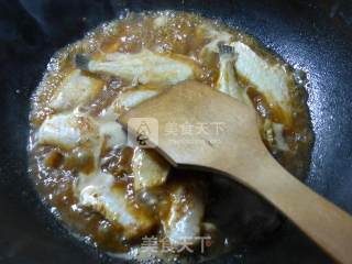 Braised Small Rubber Fish with Shacha Sauce recipe