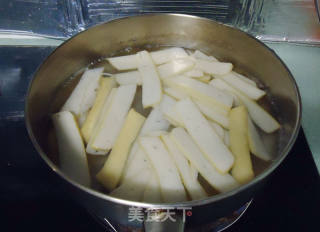 Fish Cake and Basil Boiled Udon recipe