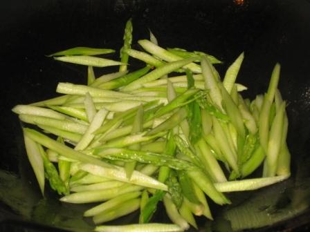 Stir-fried Asparagus with Seafood and Mushroom recipe