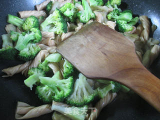 Fried Mustard Slices with Broccoli and Bean Tendon recipe