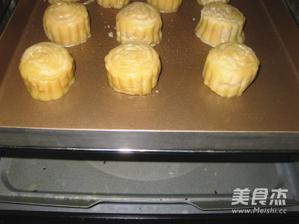 Cantonese-style Moon Cake with Lotus Seed Paste recipe