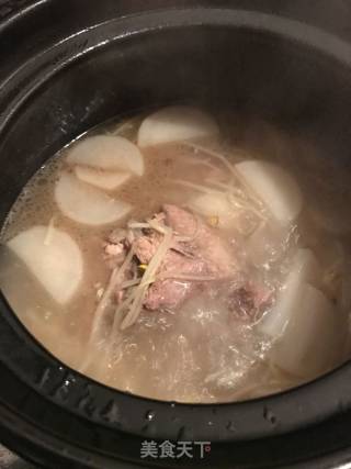 Cone Bone, Bean Sprouts and Radish Soup recipe