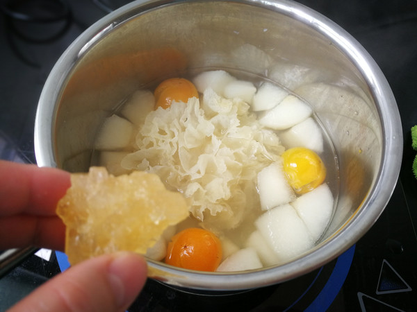 #花开富贵# Snow Pear Kumquat White Fungus Soup recipe