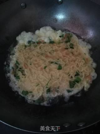 Delicious Instant Noodle Omelette recipe