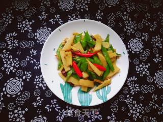 Fried Horseshoe Bamboo Shoots with Snow Peas recipe