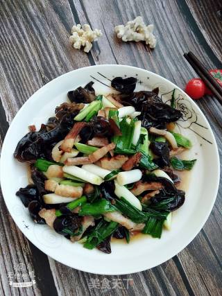 Stir-fried Pork with Garlic Seedlings Fungus recipe