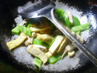 Stir-fried Tofu with Green Pepper Razor Clams recipe