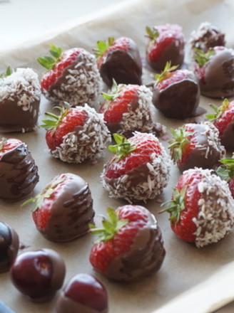 Chocolate Dipped Strawberries recipe