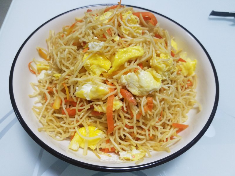 Fried Noodles with Carrots and Eggs recipe