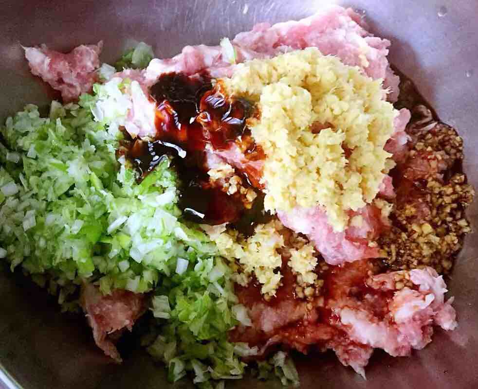 Fried Lotus Root Tongs with Fresh Meat and Coriander recipe