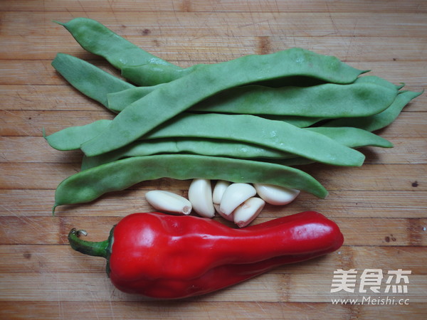 Stir-fried Kidney Beans with Red Pepper recipe