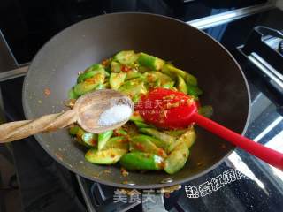 Stir-fried Loofah with Chopped Pepper recipe