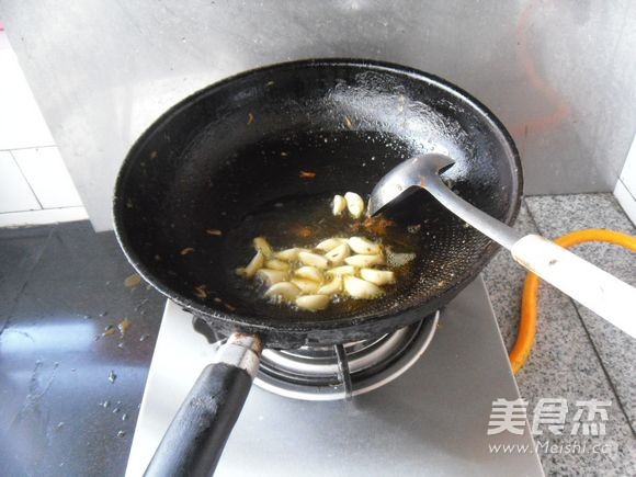 Grilled Plaice Cubes with Garlic recipe