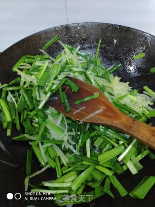 Kuaishou Vegetable and Leek Fried Potato Shreds recipe