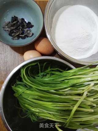 Eggs, Fungus, Chives Box recipe