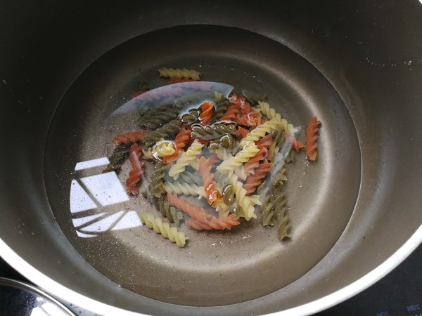 Stir-fried Pasta with Sausage and Shrimp recipe