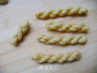 Sesame Crispy Small Twist recipe