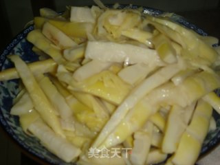 Stir-fried Spring Bamboo Shoots with Sliced Pork recipe
