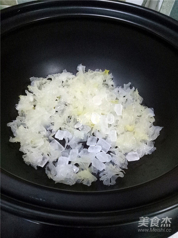 Pineapple Tremella Syrup recipe