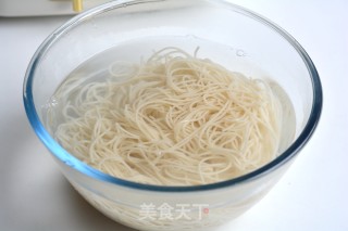 Fried Noodles with Matsutake Pork Slices recipe