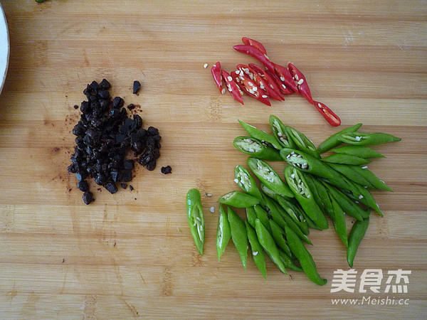 Stir-fried Poached Egg with Tempeh and Hang Pepper recipe