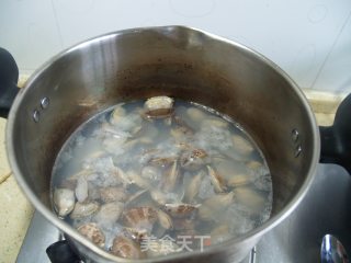 A Good Partner with Wine-popped Clams in Sauce recipe