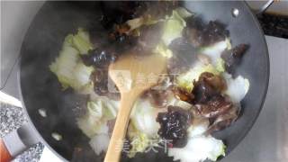 Stir-fried Chinese Cabbage with Fungus recipe