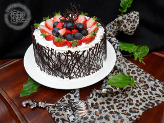 Double Berry Cake with Chocolate Rim recipe