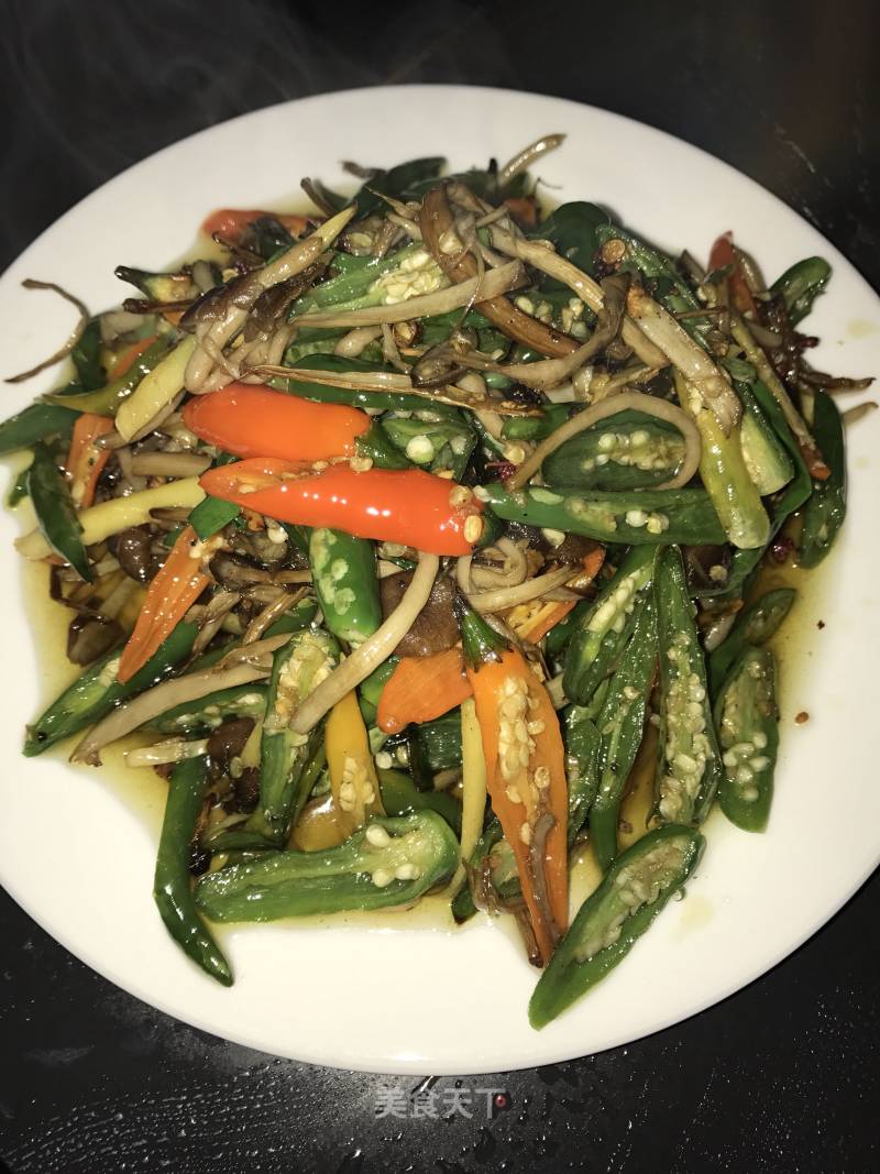 Stir-fried Tea Tree Mushroom with Hot Pepper recipe