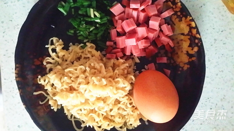 Cold Noodles Fall in Love with Instant Noodles recipe