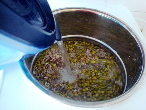 Colorful Quinoa and Mung Bean Porridge recipe