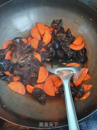Stir-fried Carrots with Fungus recipe