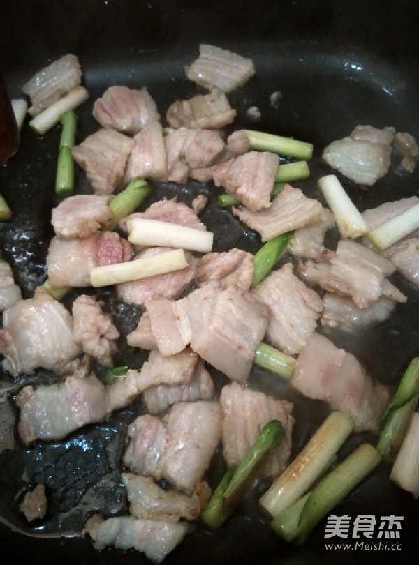 Stir-fried Pork Belly with Garlic Leaves recipe