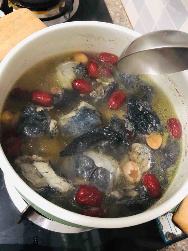 Women's Favorite Old Hot Soup, Angelica, Red Dates and Black Chicken Soup recipe