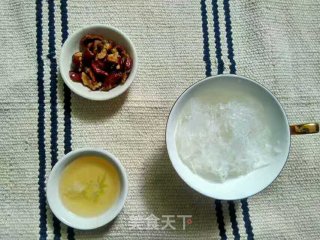 Bird's Nest with Honey and Red Dates recipe