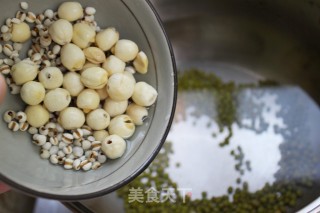Refreshing Through Bitter Summer-mung Bean, Lotus Seed and Barley Soup recipe