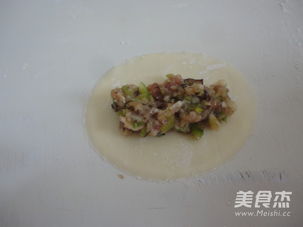 Pork Pot Stickers with Mushrooms and Green Peppers recipe