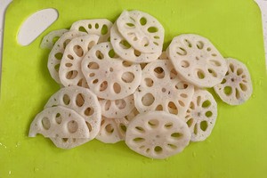 Spleen-strengthening and Appetizing Cold Fungus Lotus Root Slices recipe