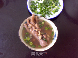 Boiled Chicken Feet with Black Eyed Peanuts recipe