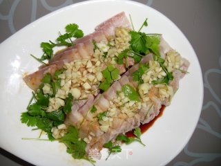 Refreshing White Pork with Garlic recipe