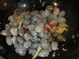 Stir-fried Clams with Garlic Vermicelli recipe