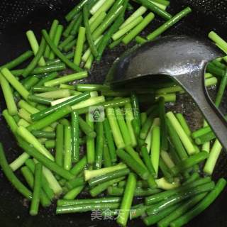 Stir-fried Shredded Pork with Garlic Moss recipe