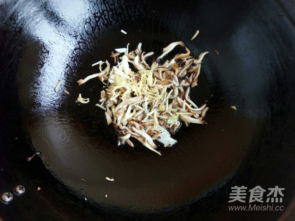 Stir-fried Noodles with Mushrooms and Baby Vegetables recipe