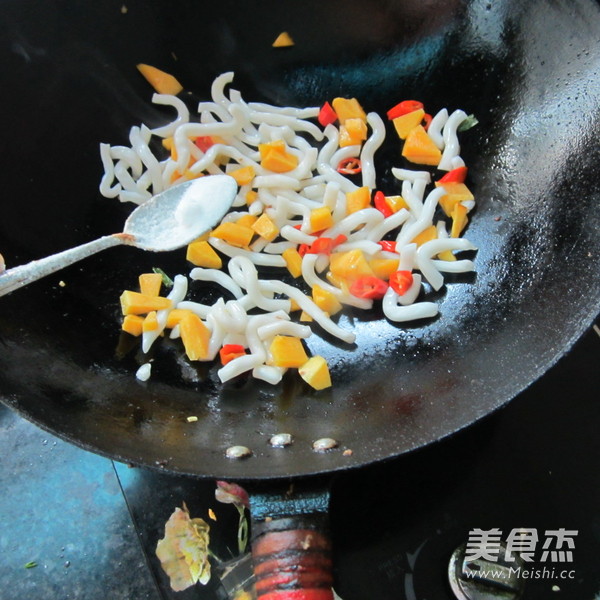Diced Pumpkin Fried Noodles recipe