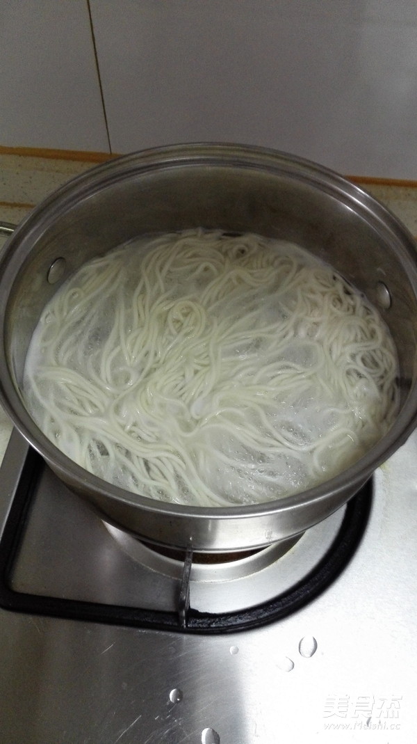 Cold Noodles with Mushroom Sauce recipe