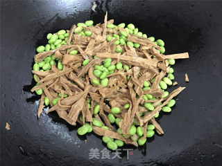 Stir-fried Dried Bamboo Shoots with Green Pepper and Edamame recipe