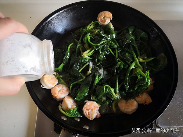 Stir-fried Shrimp with Spinach recipe