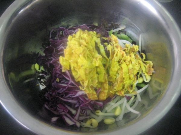 Colorful Shredded Walnut Salad recipe