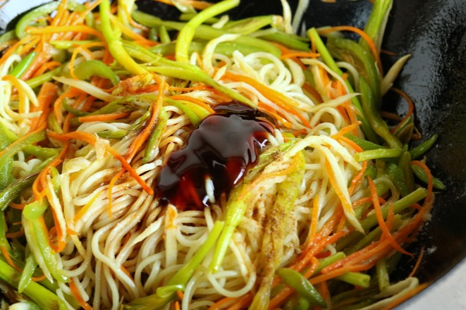 Spicy Vegetable Fried Noodles recipe